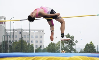 春日砺能：六盘水师院田径省学运...