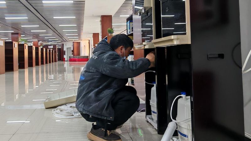 图书馆为师生办实事——完成各楼...